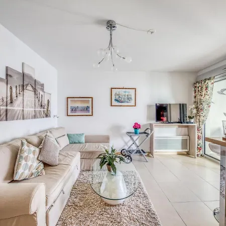 Apartman Le Newport-2 By Interhome Fréjus